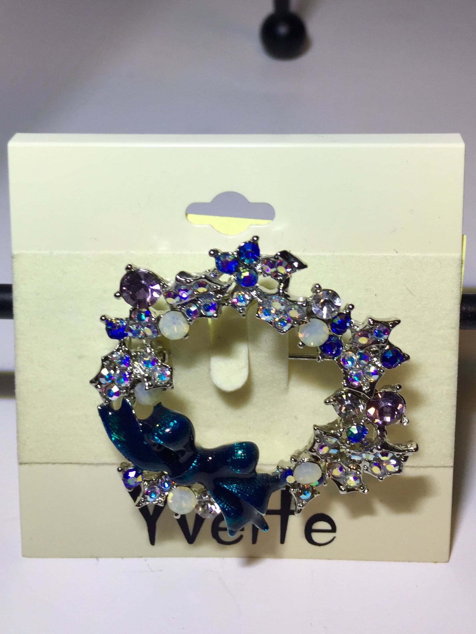 Brooch wreath